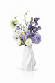 Zijden boeket Ella met paarse en witte bloemen en elegante uitstraling in witte vaas van Fleurisant