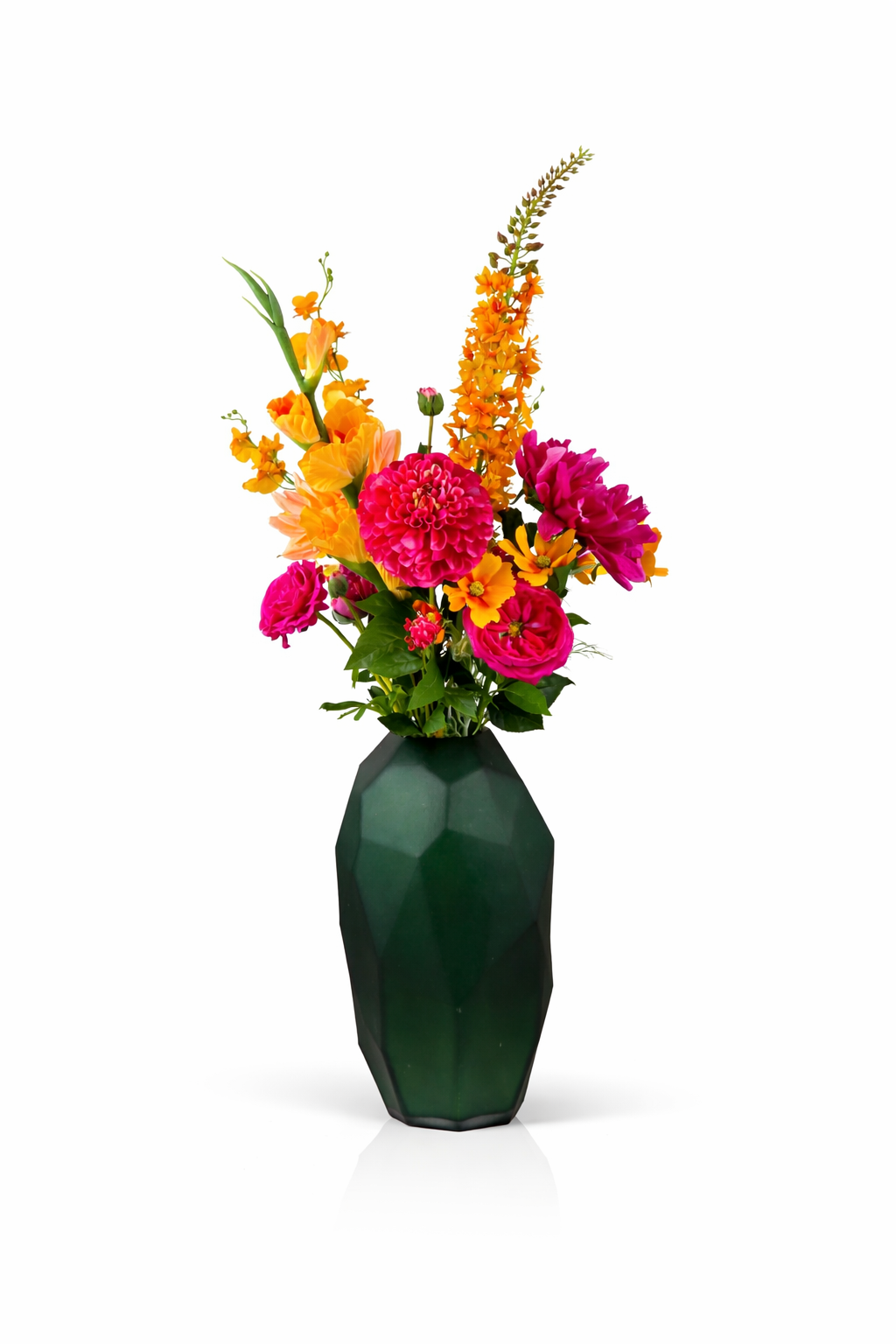 Zijden boeket Lia met kleurrijke bloemen in groene glazen vaas van Fleurisant