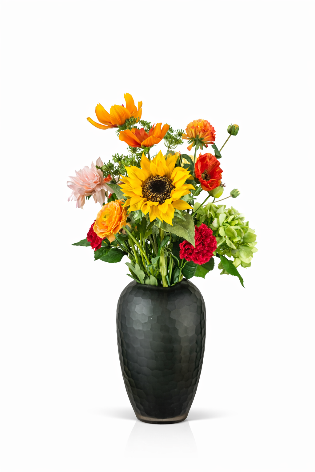 Zijden boeket Louisa met zonnebloemen en warme zomerse kleuren in donkere vaas van Fleurisant