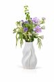 Zijden boeket Maira met zachte lila bloemen in witte vaas van Fleurisant