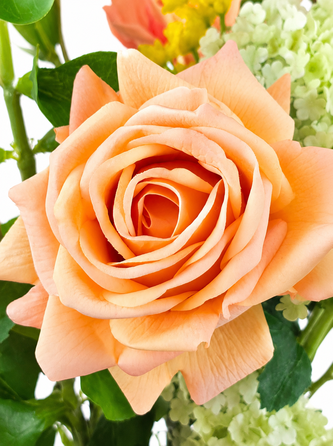 Zijden boeket Milou met kleurrijke bloemen en luxe uitstraling 